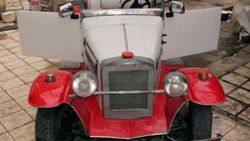 Elazığ'da cumhuriyetle yaşıt otomobile büyük ilgi