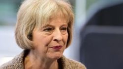 Theresa May İngiltere'deki seçimin ilk turunu kazandı