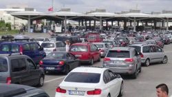 Kapıkule'de gurbetçi kuyruğu