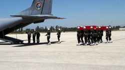 Hakkari'de şehit olan askerler son yolculuğuna uğurlandı