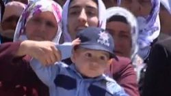 Minik Yusuf şehit babasını polis selamıyla uğurladı