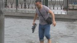 İstanbul Kabataş'ta etkili yağmur İZLE