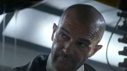 Antonio Banderas aksiyona hazır - Tıkla İzle