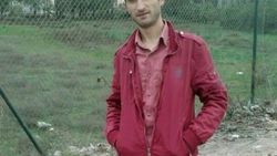 Yeni aldığı tüfeğini gösterdiği yakınını yanlışlıkla öldürdü