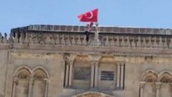 Mescid-i Aksa'ya Türk bayrağı asıldı