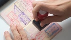 Uçuş ekiplerinin pasaportlarına damga zorunluğu kalktı