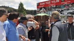 MHP'li eski başkanın cenaze namazı cemevinde kılındı