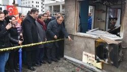 CHP'liler İzmir Adliyesi'nin önünde toplandı
