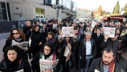 Avukatlar cübbeleriyle Cumhuriyet'e yürüdü
