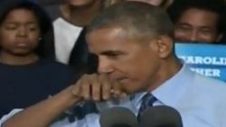 Obama iblis olmadığını kanıtlamak için kendini kokladı