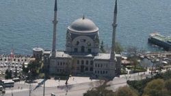 Bezmialem Camii'nde tarihi an