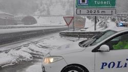 Bolu Dağı'nda kar yağışı etkili oluyor