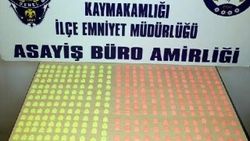 İzmir'de otomobilde 398 uyuşturucu hap ele geçirildi
