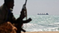 Hollanda'dan özel güvenlikçilere korsanları vurma yetkisi