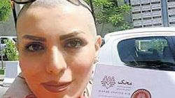 İranlı kadınlar saçlarını kazıtıyor