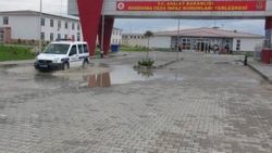 FETÖ tutuklularına mesaj iletmek isterken yakalandılar