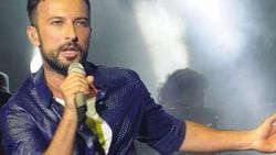 Tarkan söyledi Burcu Esmersoy yağmurda dans etti