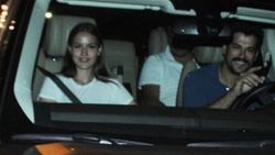Fahriye Evcen-Burak Özçivit çiftinden muhabirlere jest