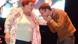 Selda Bağcan Barcelona'daki gençlik festivalinde sahne aldı