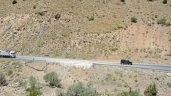 Van'da askeri araçların geçişi sırasında patlama
