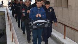 Bursa'da FETÖ operasyonunda gözaltına alınanlar adliyede