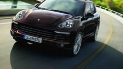 Porsche Cayenne yenilendi