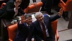 Tuncay Özkan ve Mustafa Balbay'dan Meclis pozu