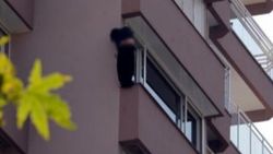 Antalya'da bir genç 10. kattan atladı