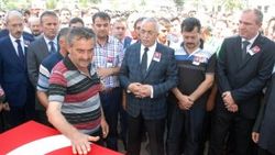 Şehit babası: Vatan sağ olsun düşman çatlasın