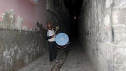 Surlular silah sesi yerine davul sesiyle uyandı