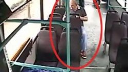 Otobüste unutulan telefonu cebine attı