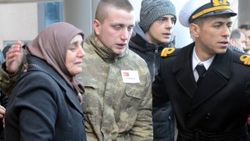 Şehit annesinin ayakları havluyla sarıldı