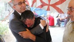 Şehidin babası emniyet müdürüne sarılarak ağladı