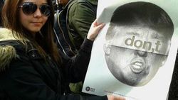 ABD'de Trump'ı protesto edenler otoyolu trafiğe kapattı
