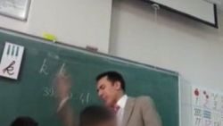 Öğrencilere vura vura ders anlatan öğretmene soruşturma