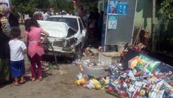 Düzce'de otomobil kahvehane bahçesine daldı: 1 ölü