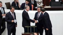 Meclis Başkanı seçimi 3.tur oylamasında renkli görüntü