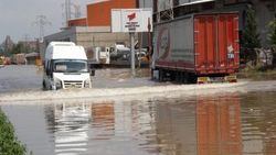 İskenderun'u sel vurdu