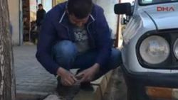 Otomobilini çalınmasın diye ağaca zincirledi İZLE