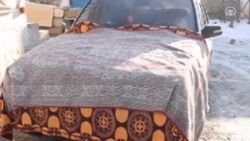 Ağrı'da araçların donmaması için naylon ve battaniyeli önlem