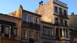 Beyoğlu'nda intihar girişiminde bulunan adama: Atla
