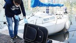 27 yaşındaki kızını bavulla denize attı