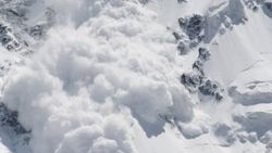 ABD'li iki turist Kanada'da çığ altında kayboldu