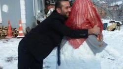 Sakaryalı, kardan gelinle poz verdi