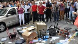 Balıkesir HDP il binasına giren grup eşyaları ateşe verdi