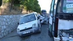 Uşak'ta 15 araç birbirine girdi