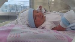 Vicdansız anne yeni doğan bebeğini çöpe attı