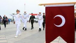 Atatürk’ü temsil eden bayrak karaya çıkarıldı