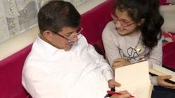 Davutoğlu çiftinden çocuk evi ziyareti
