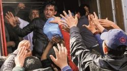 Yunanistan’ın Larissa kasabasında mülteci kampına tepki